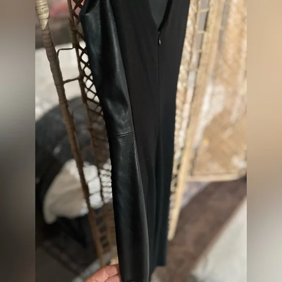 LBD with leather panels - Picture 3 of 3